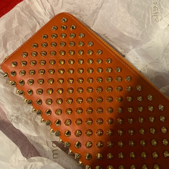 'Panettone' Spiked Wallet
CHRISTIAN LOUBOUTIN - Picture 1 of 6